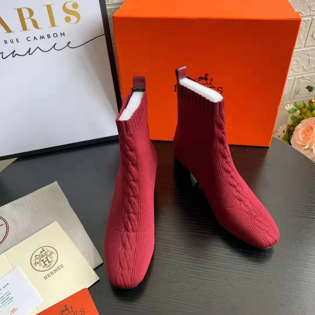 👟👟Ex-factory price 460👟👟 Hermes Hermes early autumn new model, the highest version on the market! Original board 1:1 purchasing level quality.  This is the youngest item from the H family this season! It’s just right to wear this season, it looks great on your feet and looks particularly slender 🌹 Fabric: Original 1:1 molded imported knitted upper, sheepskin lining. The heel is the latest molded horseshoe heel this year, with a heel height of 6.5cm 🌹 Size number: 34-41 (34.40 41/42 customized) 🌹 Outsole: Rubber sole and genuine leather sole optional 🌹Color: black, white, blue, burgundy 🌹Packaging with cloth bag certificate